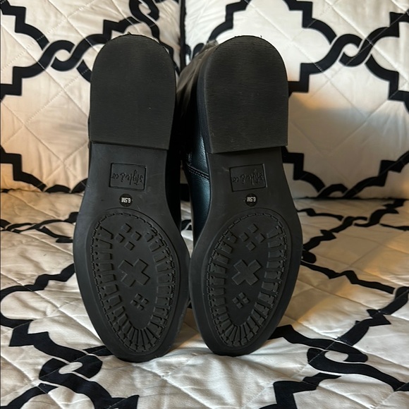 Black Knee-High Leather Boots - Picture 4 of 5